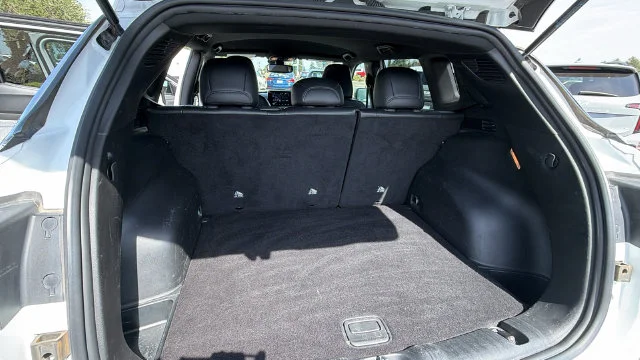 Used 2025 White Jeep Latitude image 13