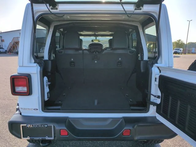 Used 2021 White Jeep Unlimited Sahara Altitude image 31