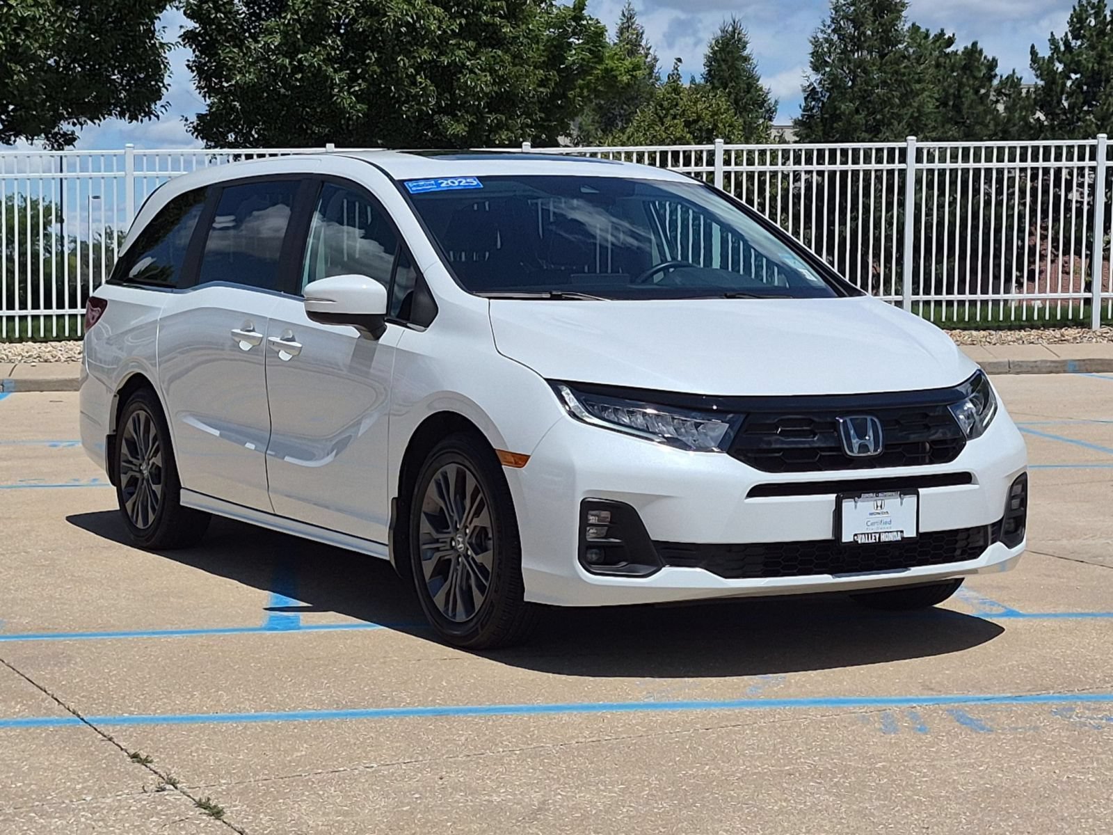 Certified Used 2025 Platinum White Pearl Honda Touring image 4