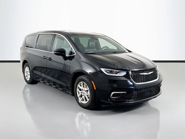 Used 2025 Black Chrysler Select image 1