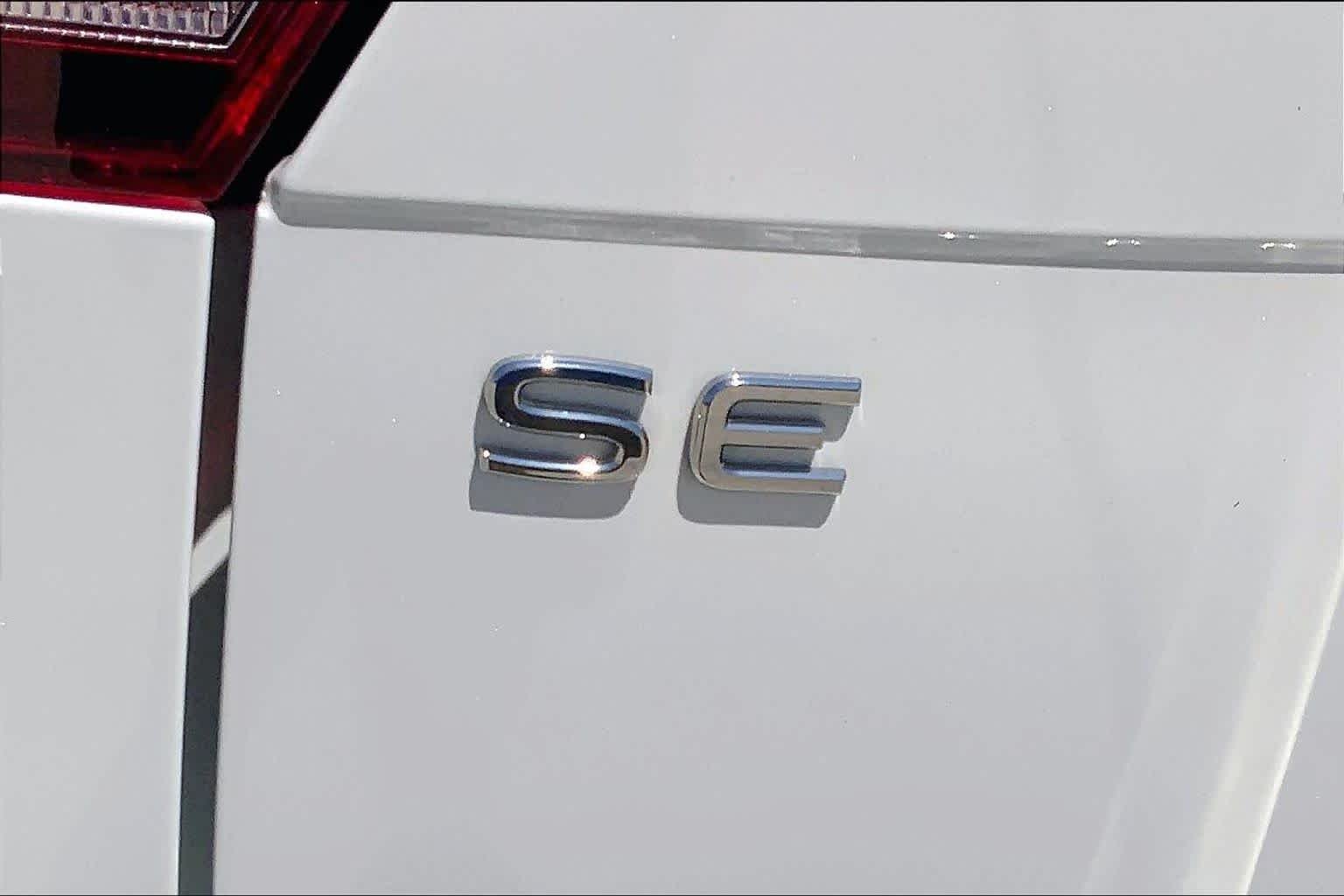 Used 2022 Oryx White Pearl Volkswagen SE R-Line Black image 30