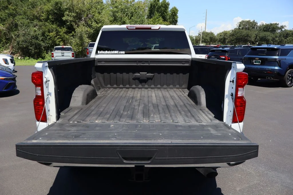 Used 2022 White Chevrolet LT image 25