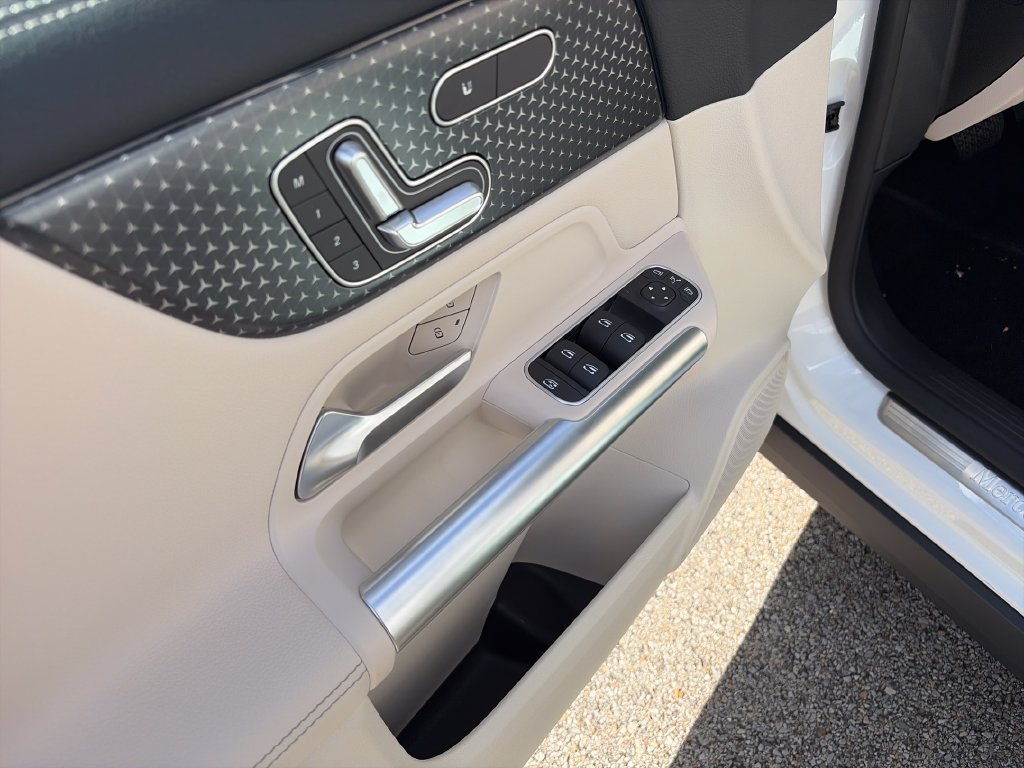 New 2026 Polar White Mercedes-Benz GLA 250 image 11