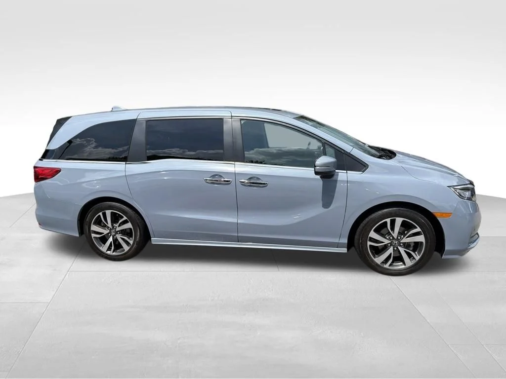 Used 2023 Silver Honda Touring image 5