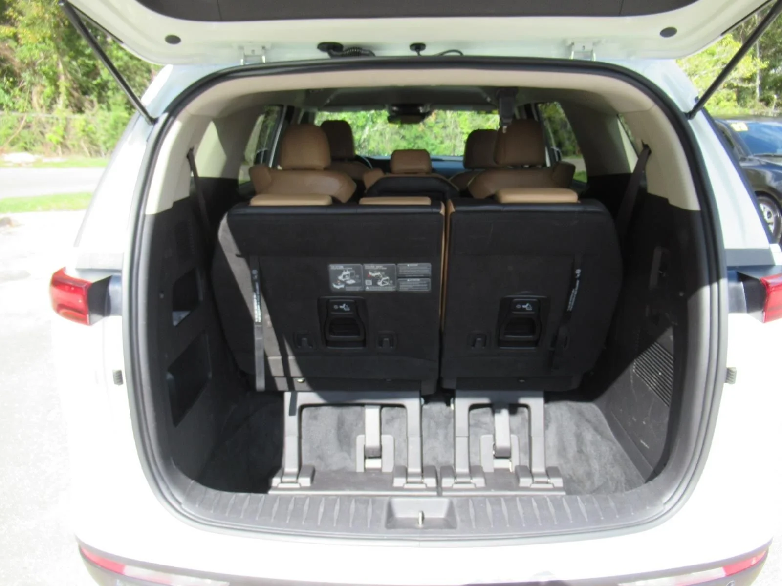 Used 2024 White Kia LX image 36