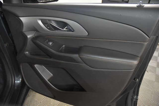 Used 2020 GRAPHITE METALLIC Chevrolet LT Cloth image 17