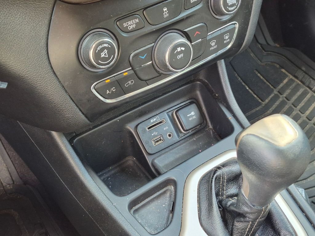 Used 2017 Silver Jeep Sport image 16