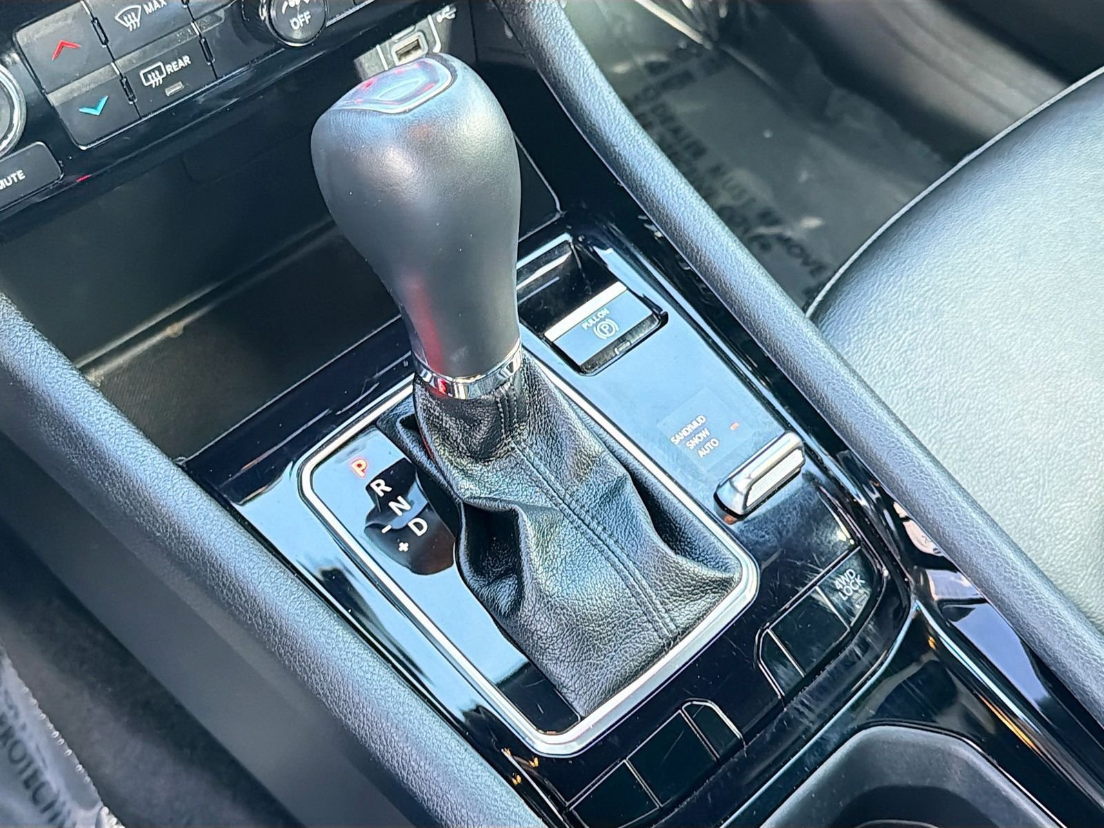 Used 2024 White Jeep Limited image 26