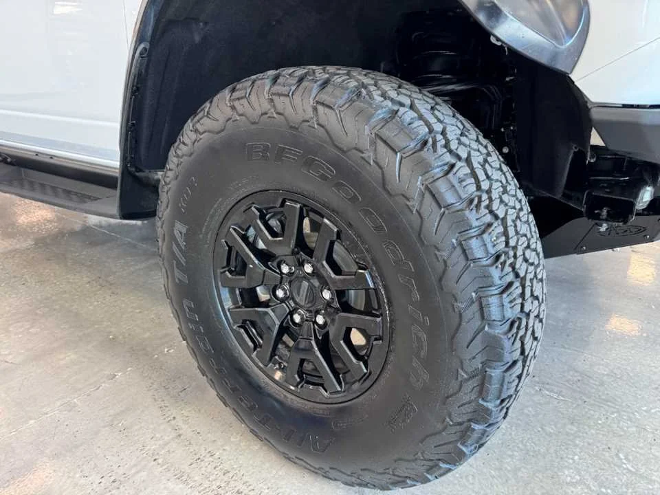 Used 2024  FORD  image 21