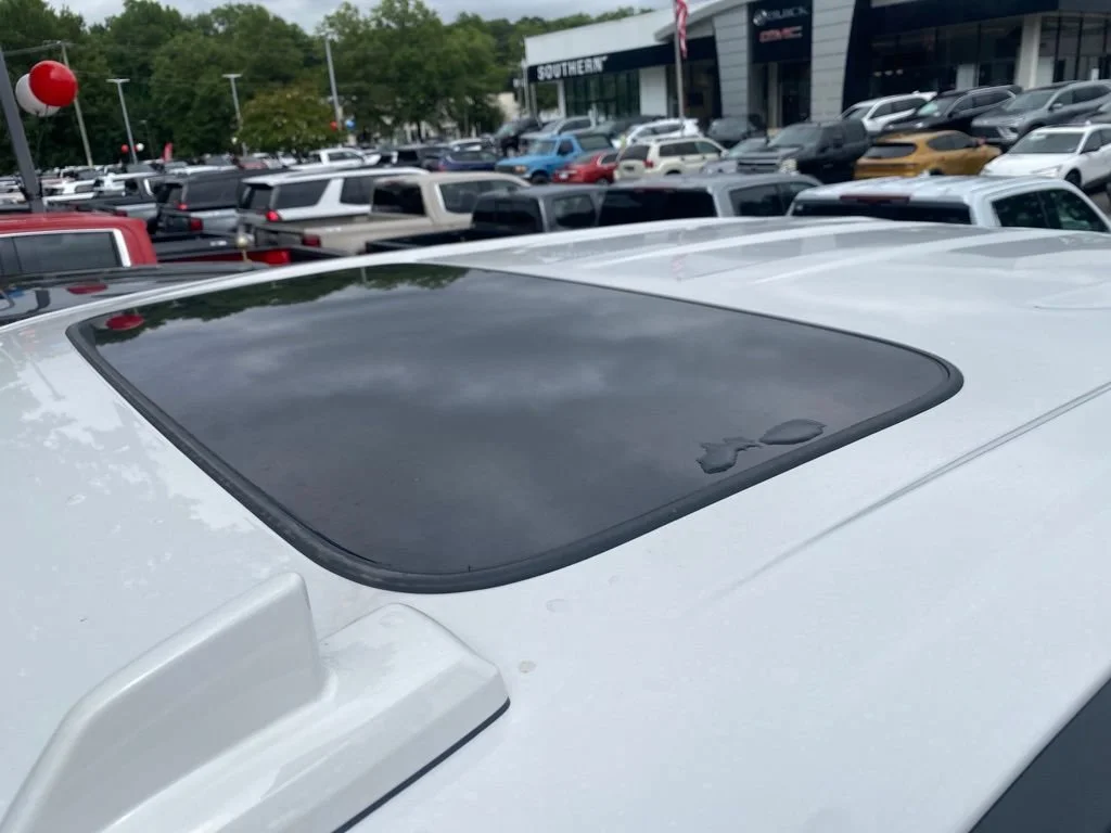 New 2026 Summit White GMC AT4 image 31