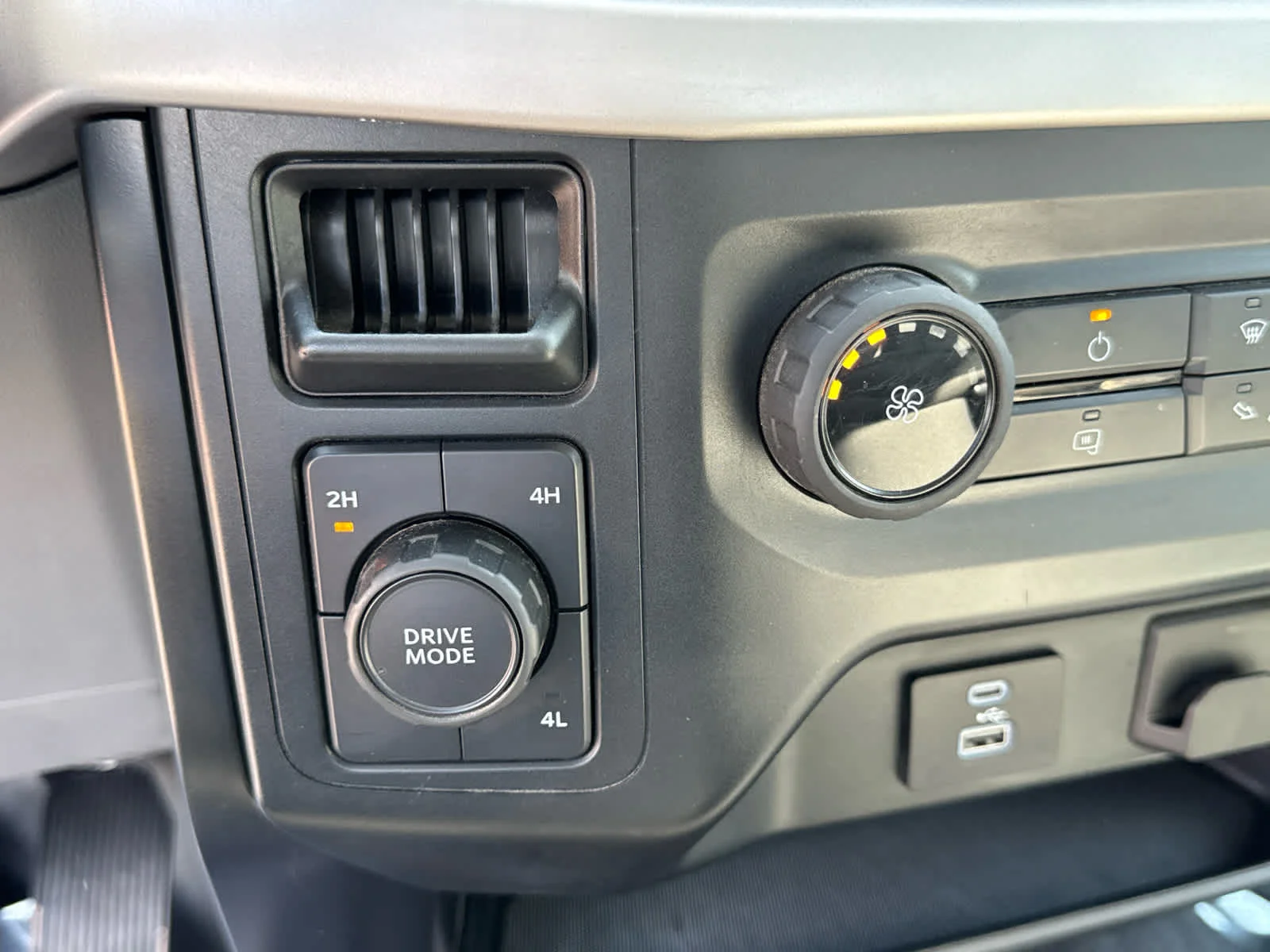 Certified Used 2023 Oxford White Ford XL image 33