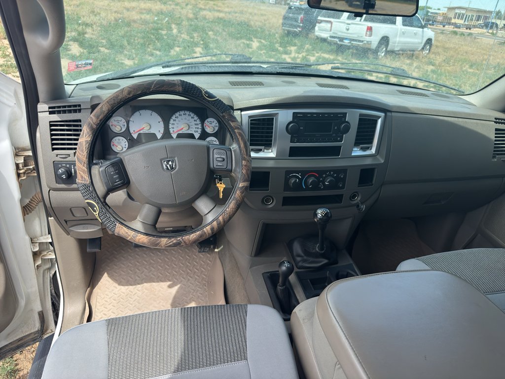 Used 2007 White Dodge SLT image 16