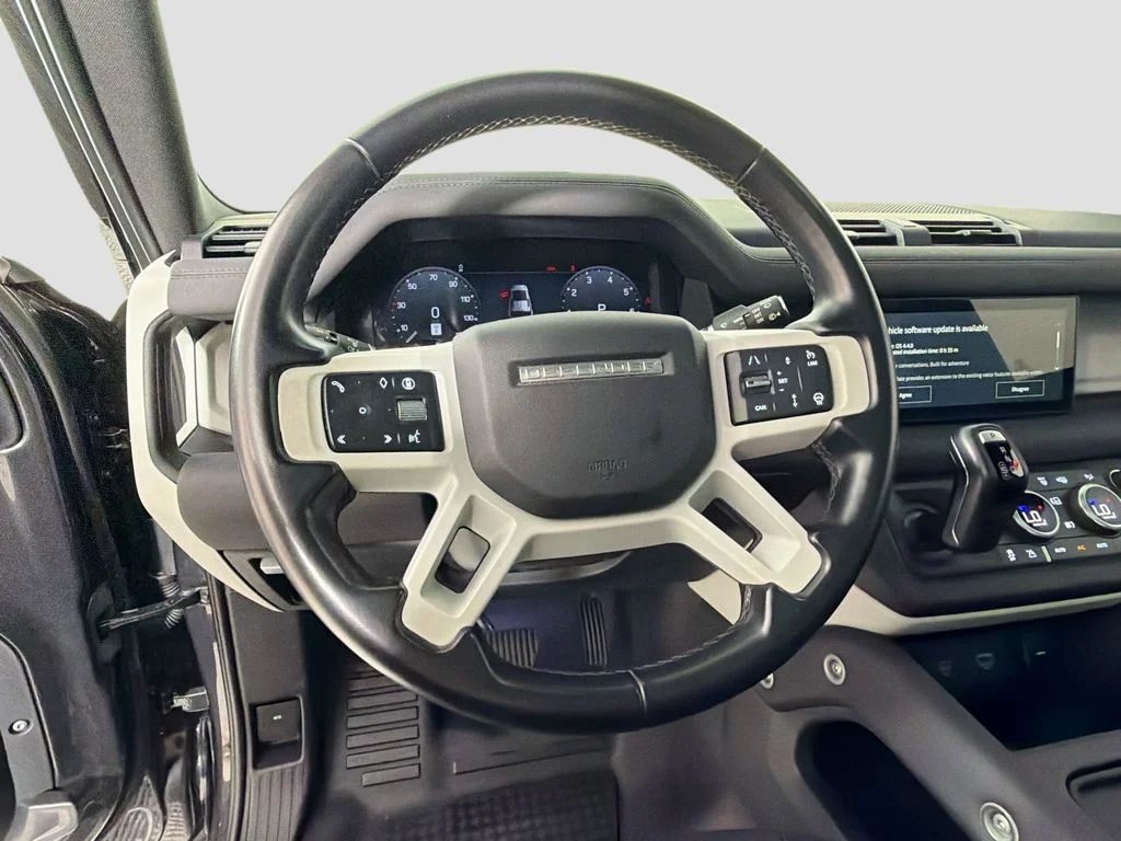 Used 2024 Gray Land Rover S image 11