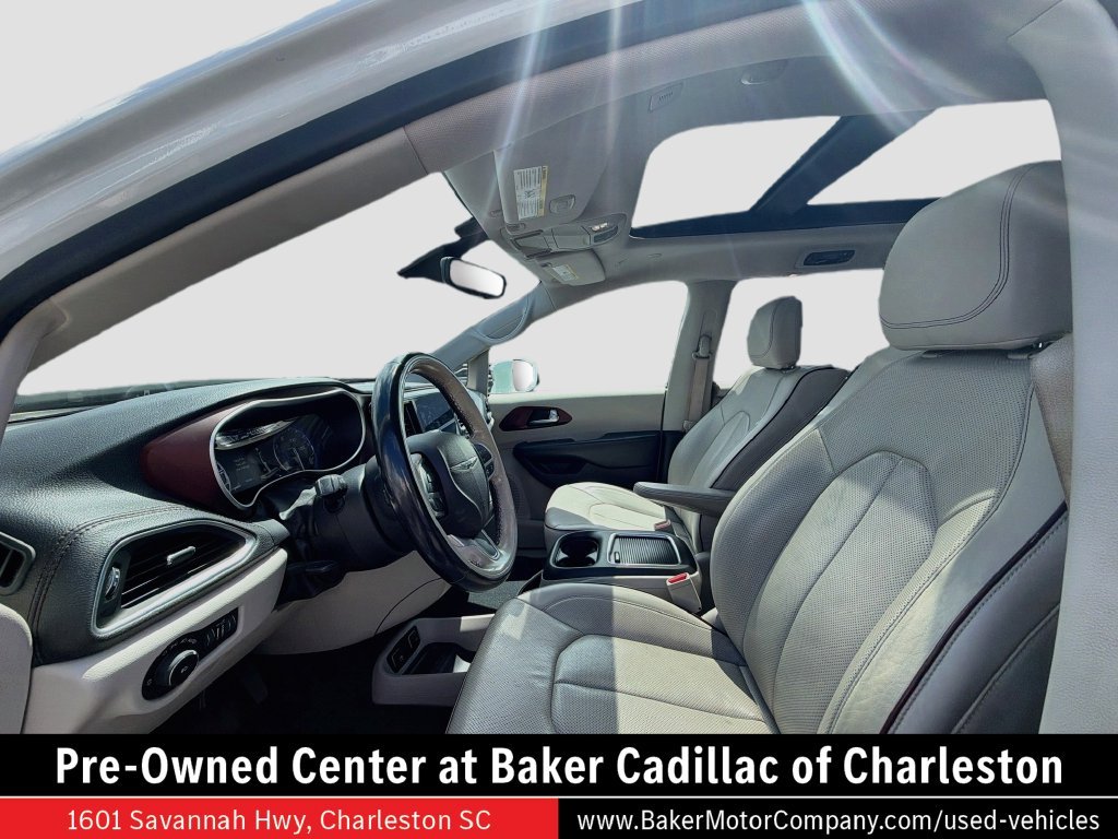Used 2018 White Chrysler Limited image 22