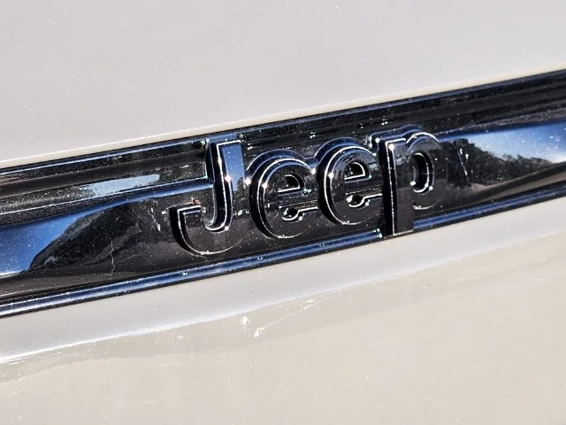 New 2027 Sting-Gray Clear-Coat Paint Jeep Limited Reserve image 32