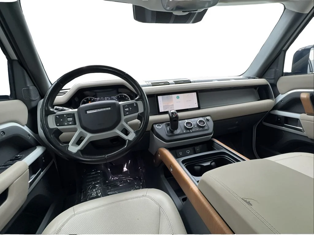 Used 2023 White Land Rover S image 32