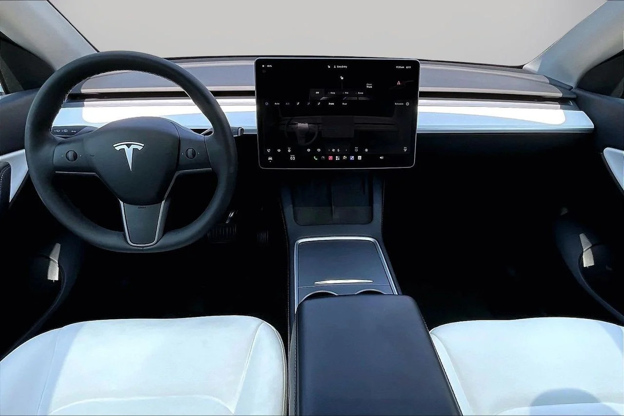 Used 2022  Tesla Long Range image 16