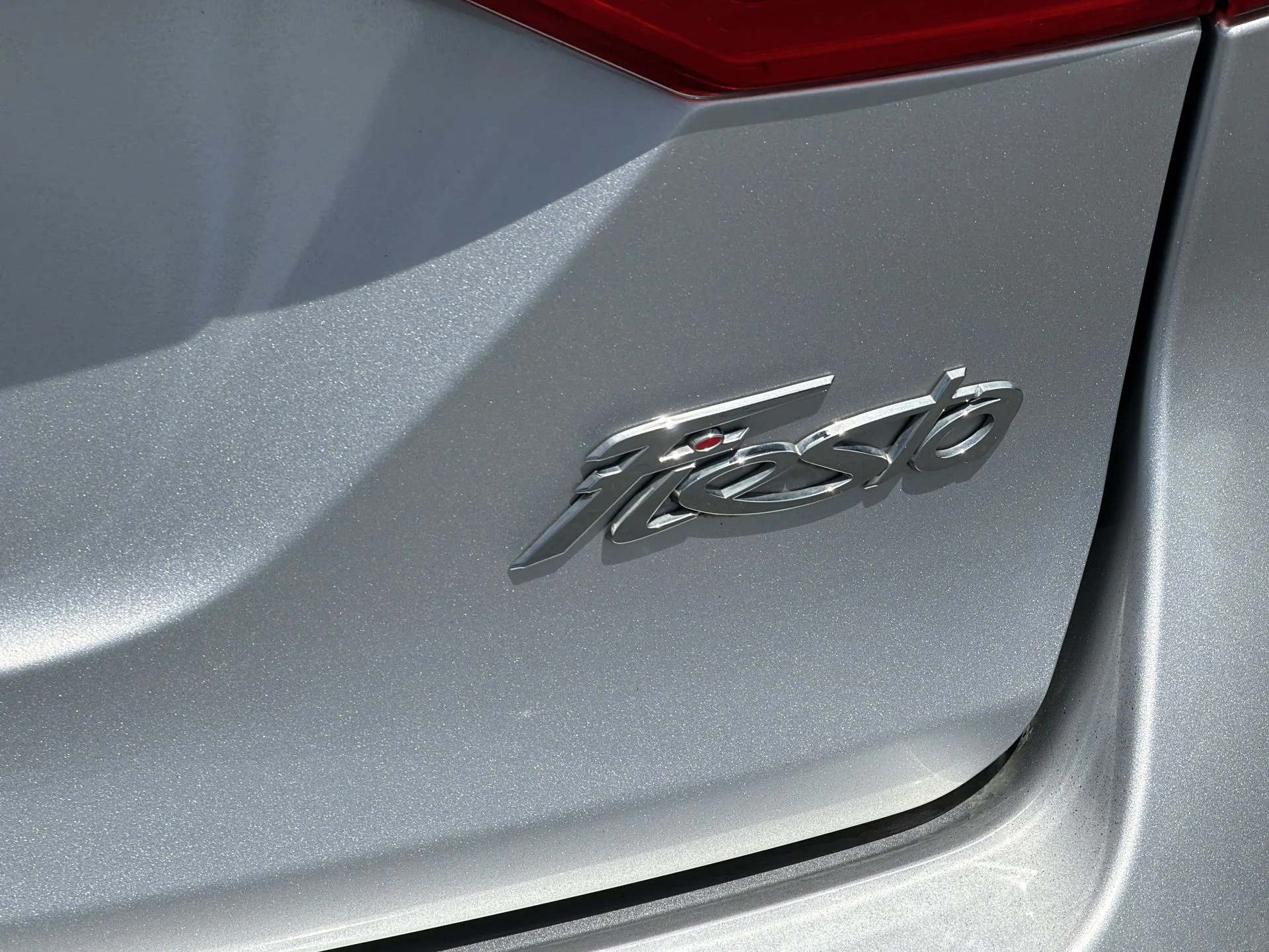 Used 2018 Silver Ford SE image 23