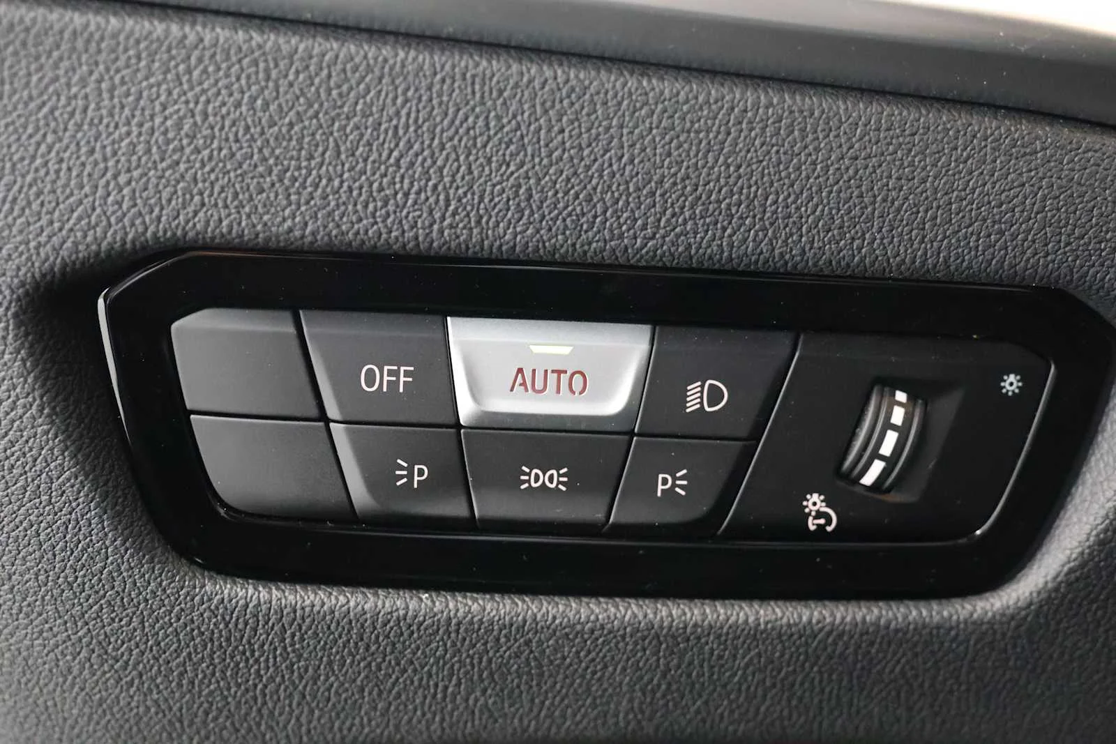 Certified Used 2025 Skyscraper Grey Metallic BMW 330i image 16