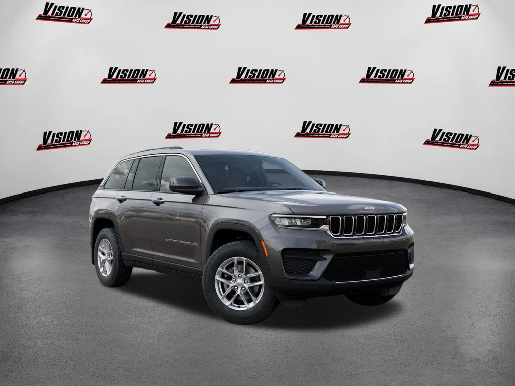 Used 2025 Gray Jeep Laredo X image 5
