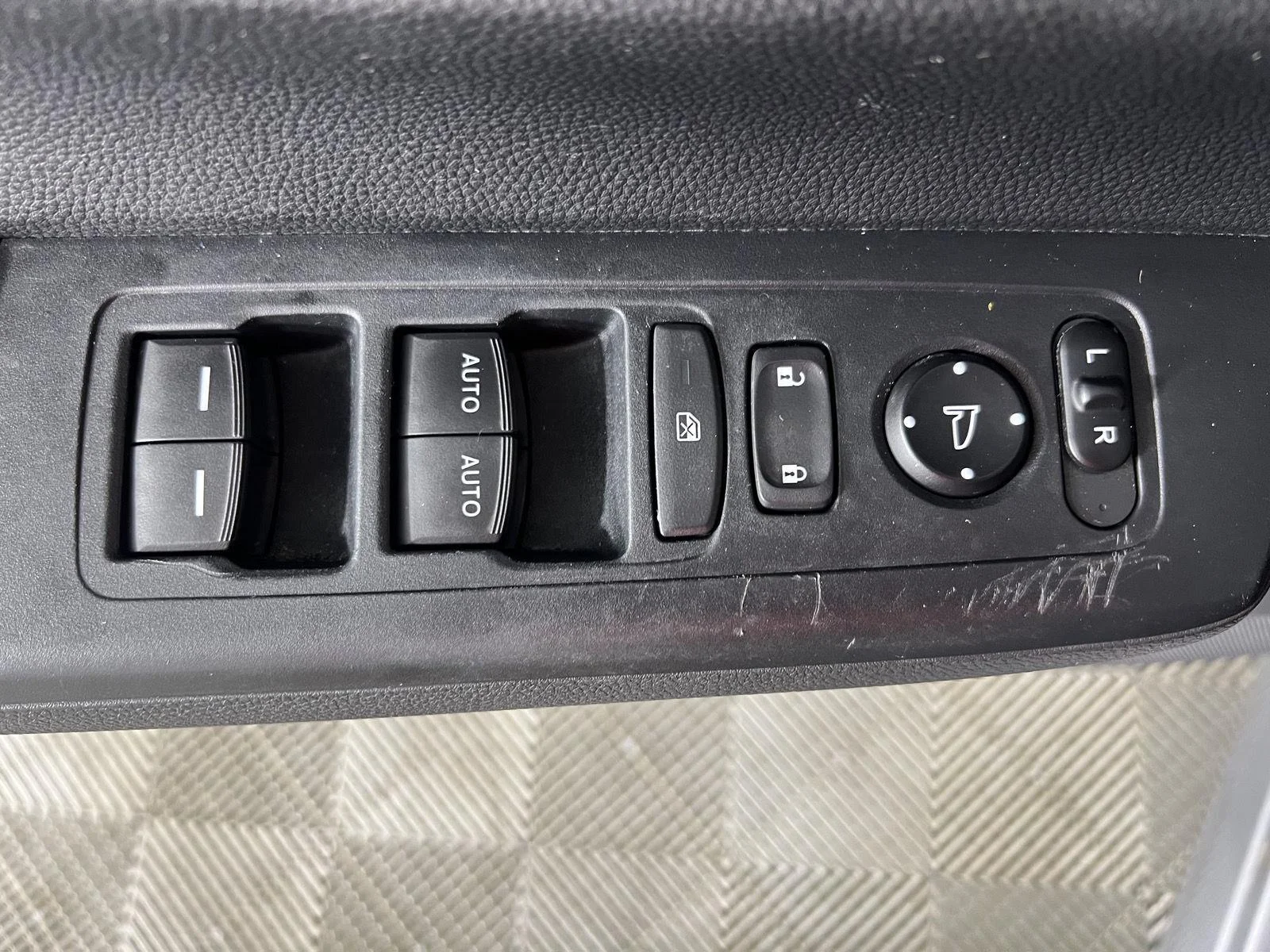 Used 2024 Lunar Silver Metallic Honda Sport image 11