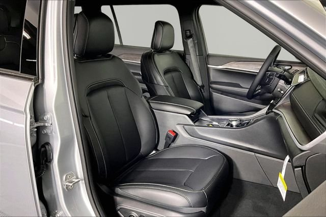 New 2026 Silver Zynith Exterior Paint Jeep Limited image 12
