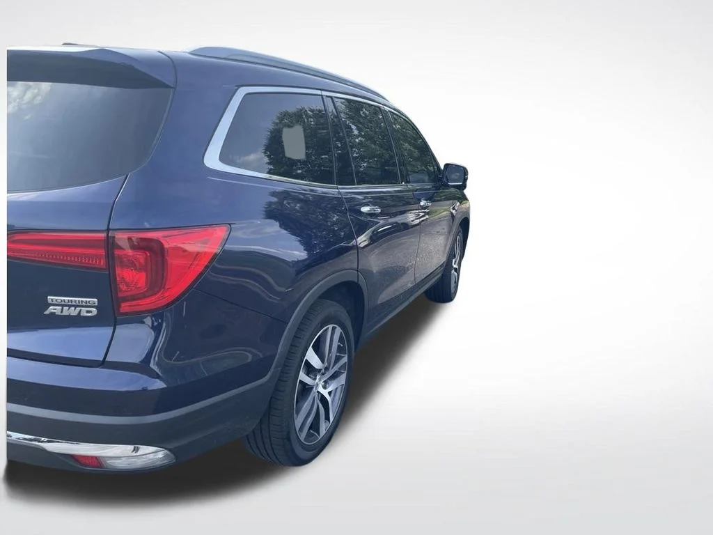 Used 2018 Blue Honda Touring image 4
