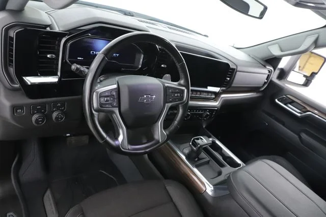 Used 2024 White Chevrolet RST image 17