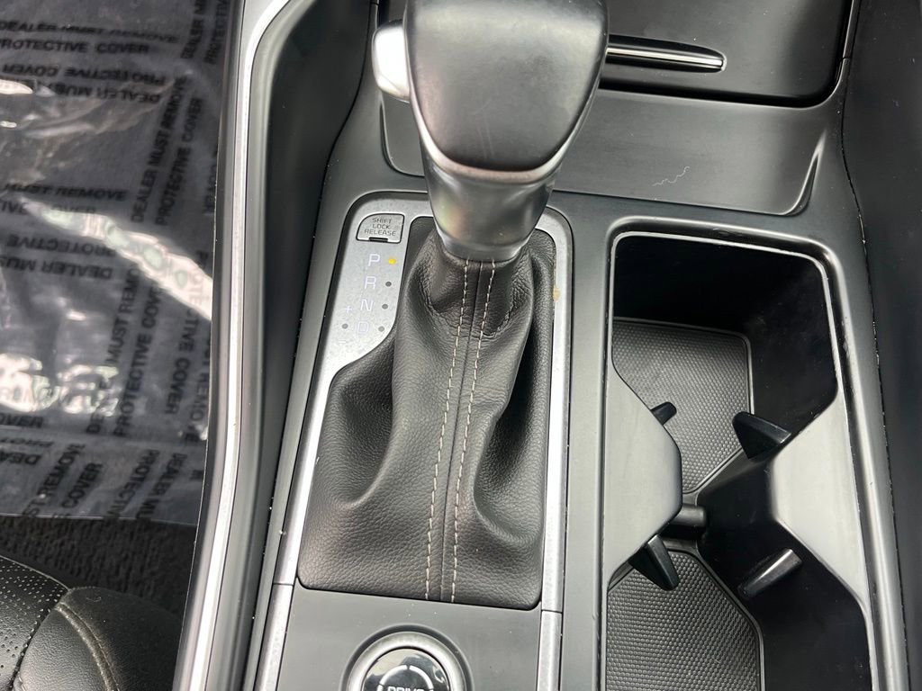 Used 2022 White Kia S image 42