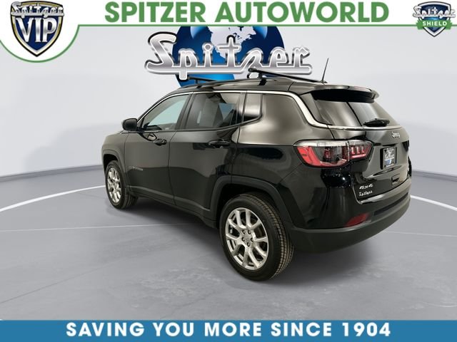 Used 2022 Black Jeep Latitude Lux image 9