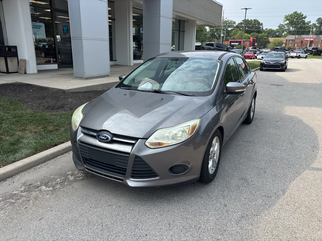 Used 2013 Sterling Gray Metallic Ford SE image 2