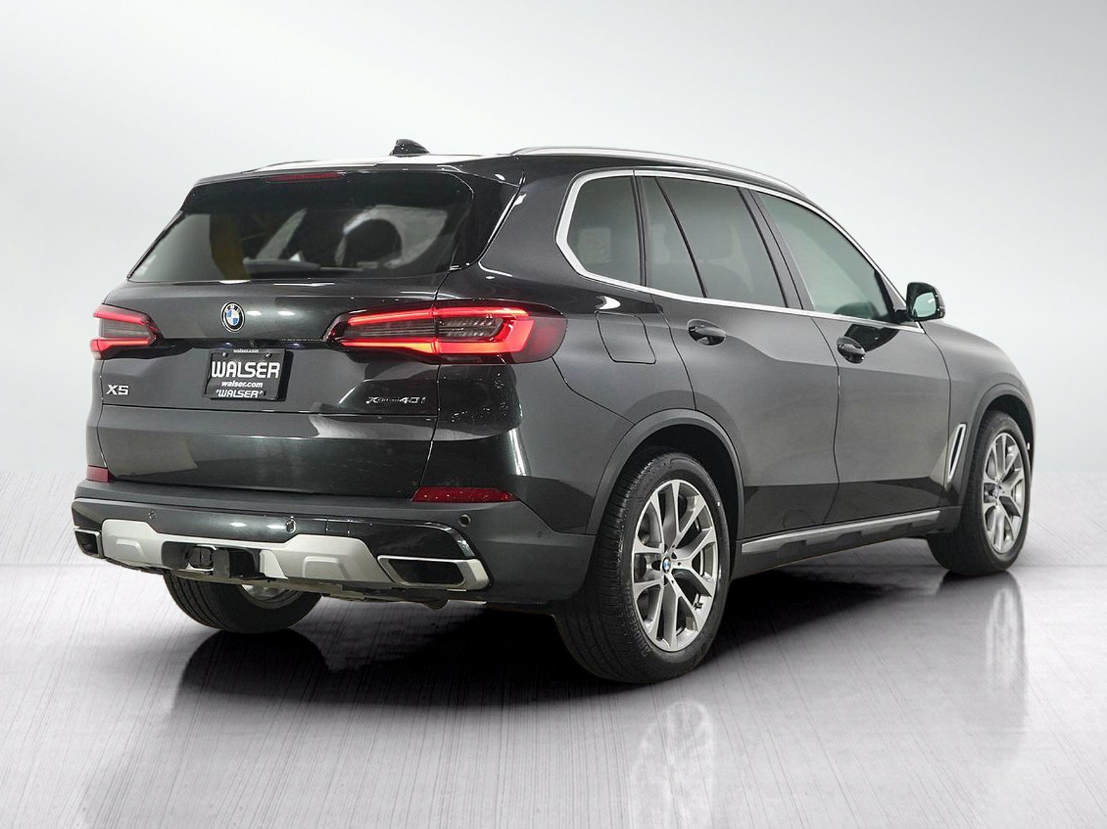 Used 2020 Black BMW xDrive40i image 5