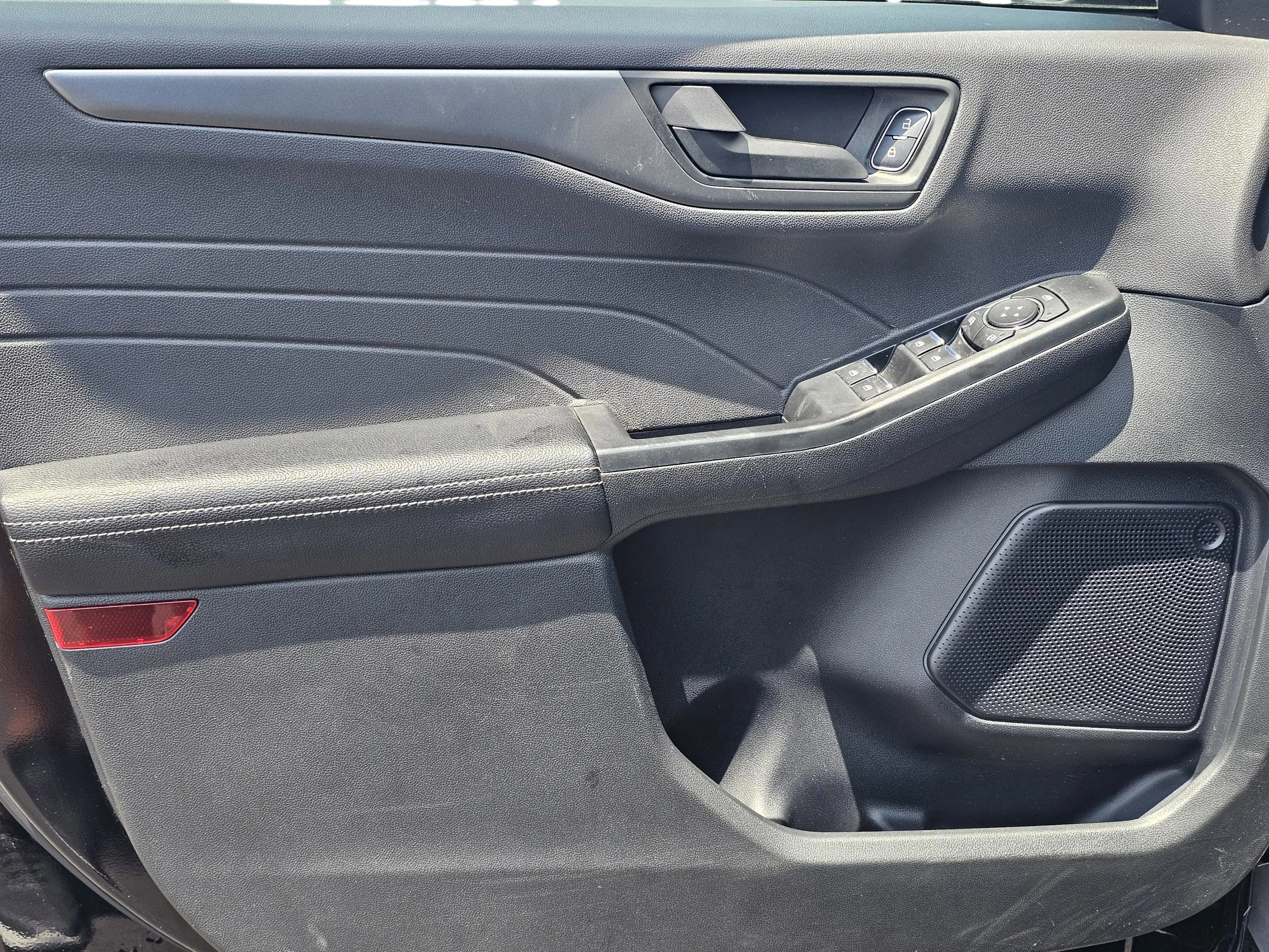 Used 2025 Agate Black Metallic Ford Active image 15