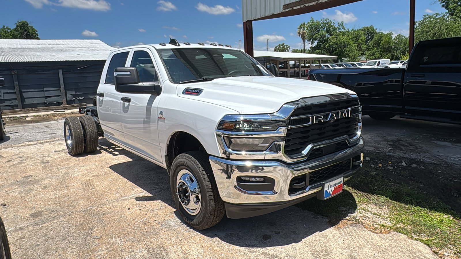 New 2026 Bright White Clear-Coat Exterior Paint RAM Tradesman image 3