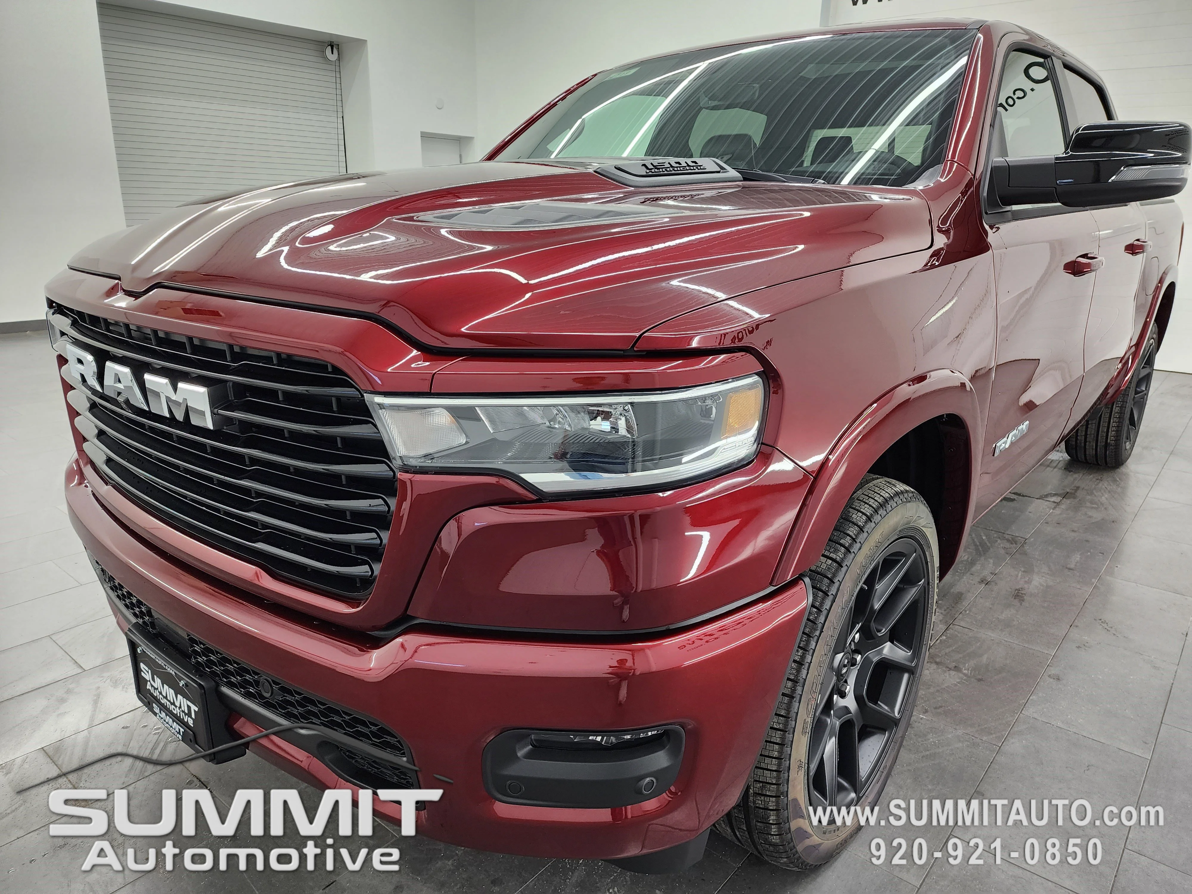 New 2026 Delmonico Red Pearl-Coat Exterior Paint RAM Laramie image 7