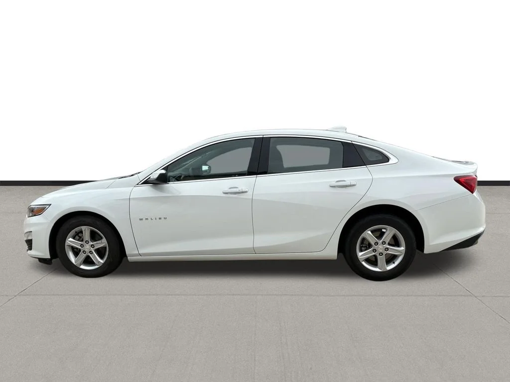 Used 2024 Summit White Chevrolet LT image 8