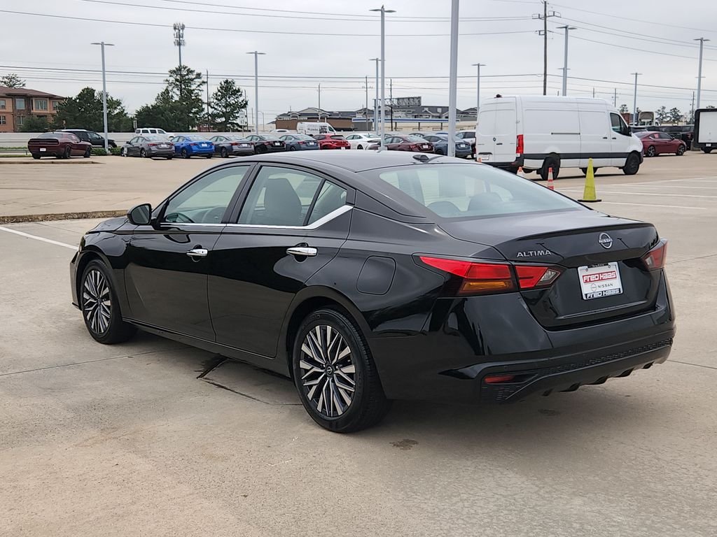 Used 2025 Black Nissan 2.5 SV image 7