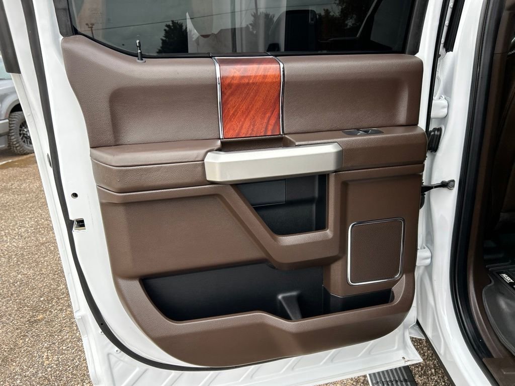 Used 2022 Oxford White Ford King Ranch image 40