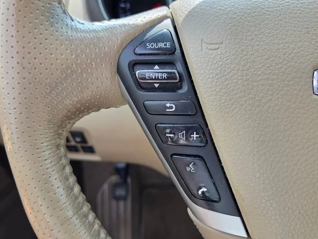 Used 2012 Red Nissan LE image 28