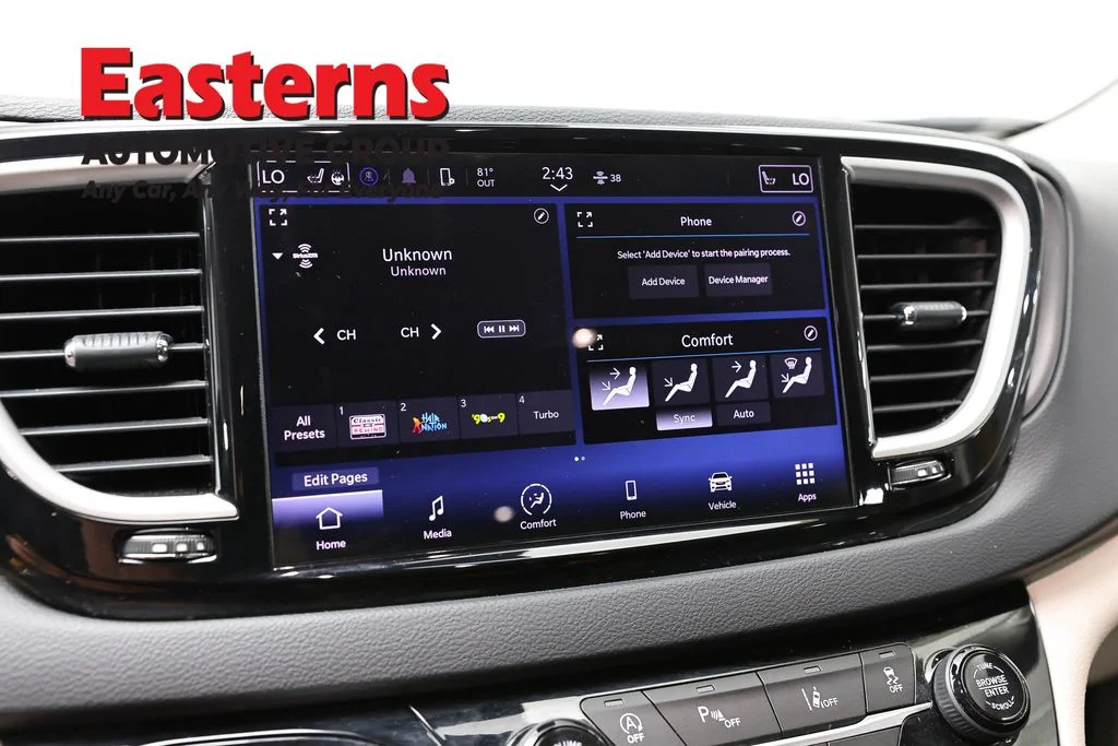 Used 2023 Gray Chrysler Touring L image 19