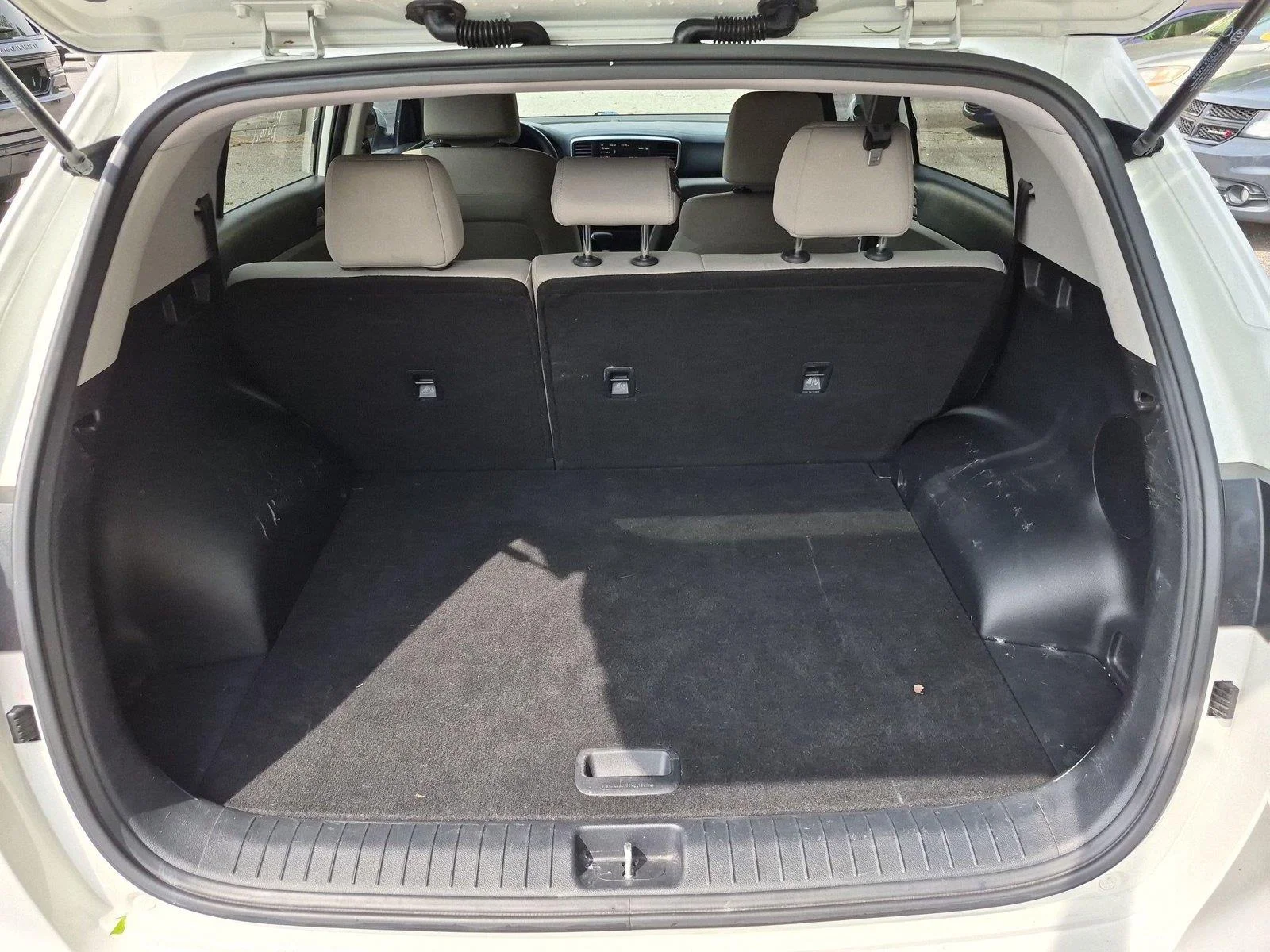 Used 2020 Clear White Kia LX image 32