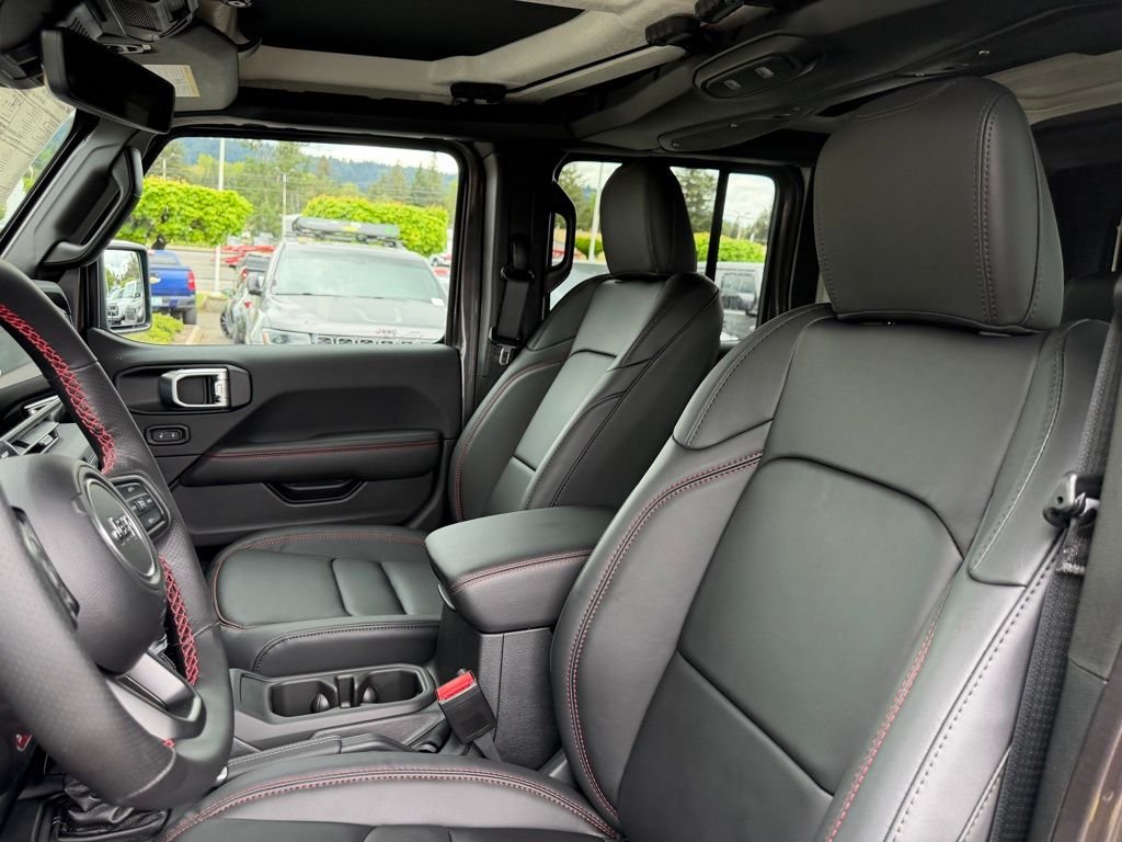 New 2026 Granite Crystal Metallic Clear-Coat Exterior Paint Jeep Moab 392 image 16