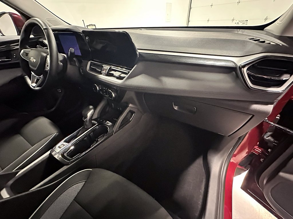 Used 2025 Red Chevrolet LT image 27