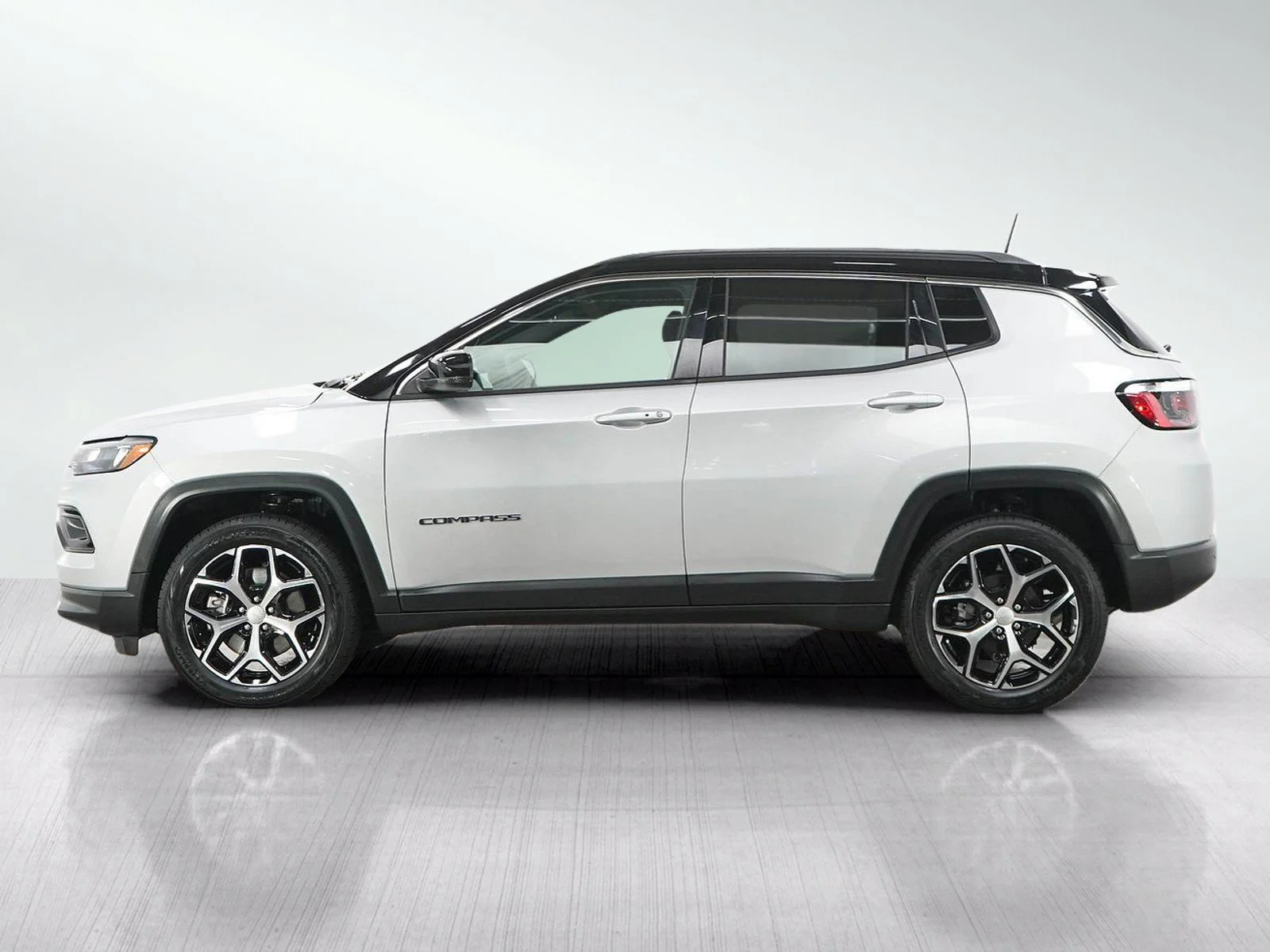 Used 2024 Jeep Compass Limited with VIN 3C4NJDCN4RT157774 for sale in Hopkins, Minnesota