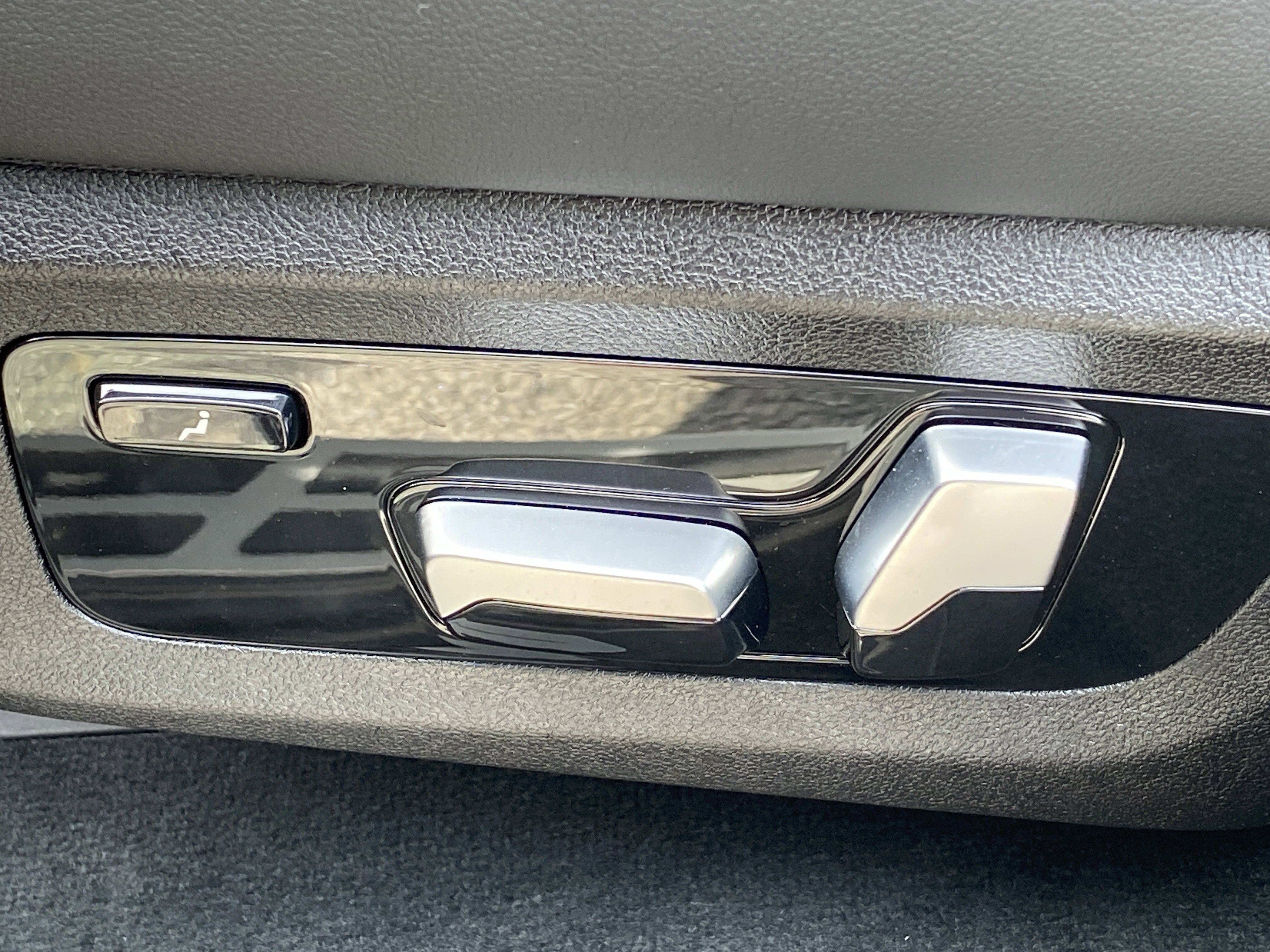 Certified Used 2026 Skyscraper Gray Metallic BMW xDrive40i image 19