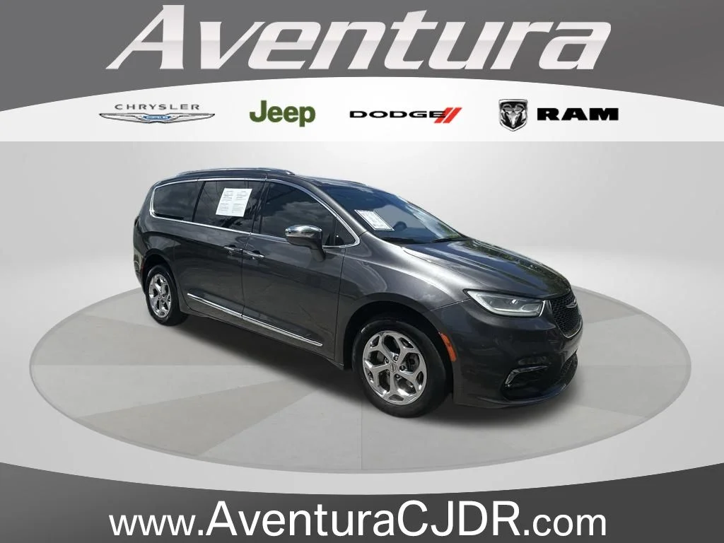 2021 Chrysler Pacifica Limited's photo