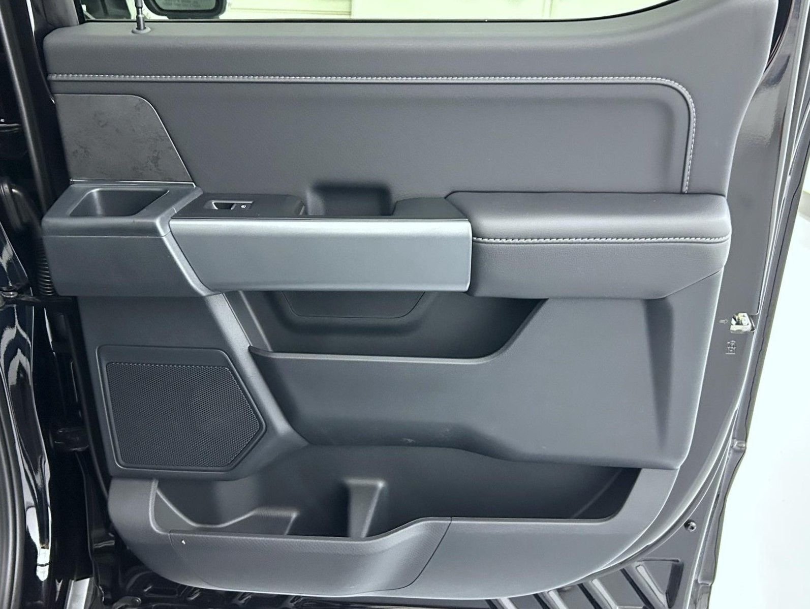 New 2026 Agate Black Metallic Ford XLT image 17