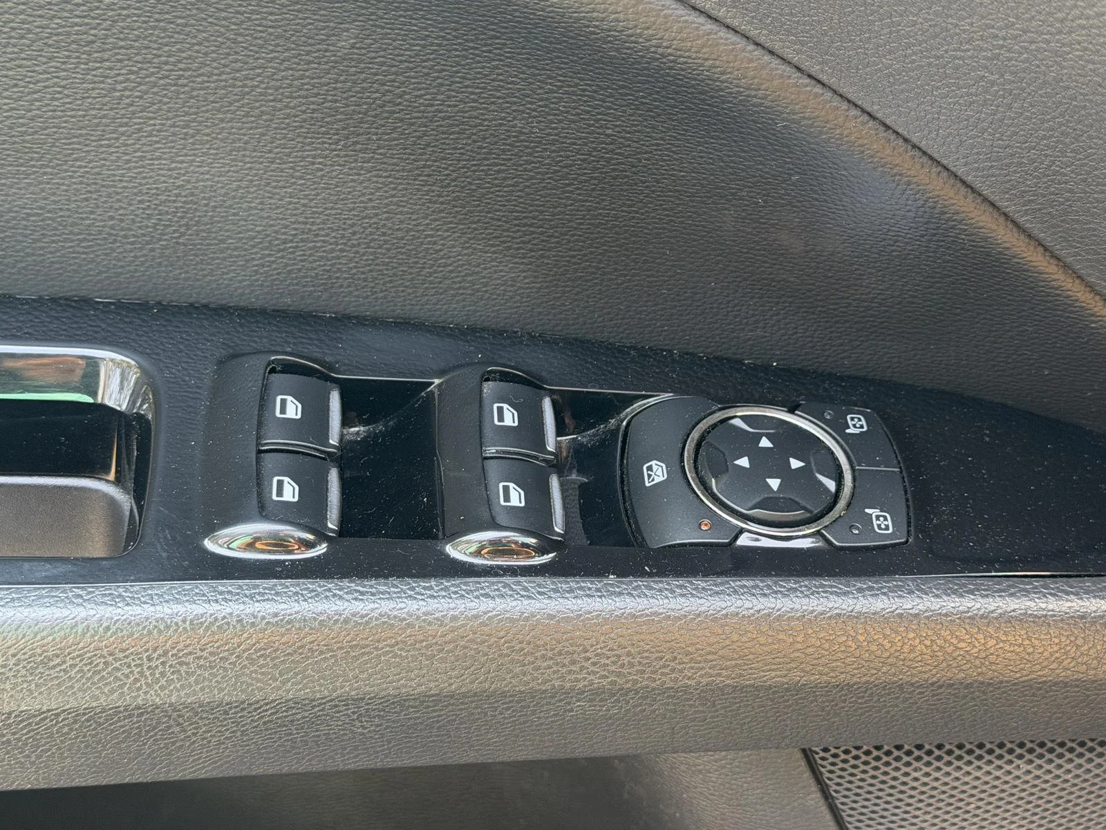 Used 2015 Tuxedo Black Ford SE image 9