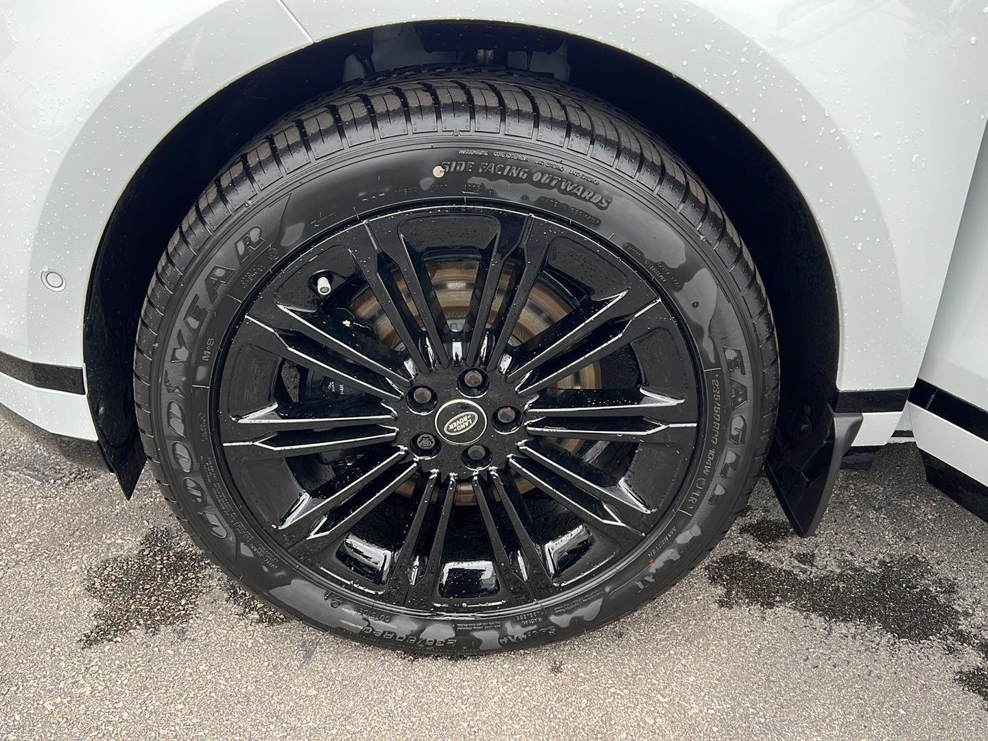 New 2026 Fuji White Land Rover Dynamic SE image 6