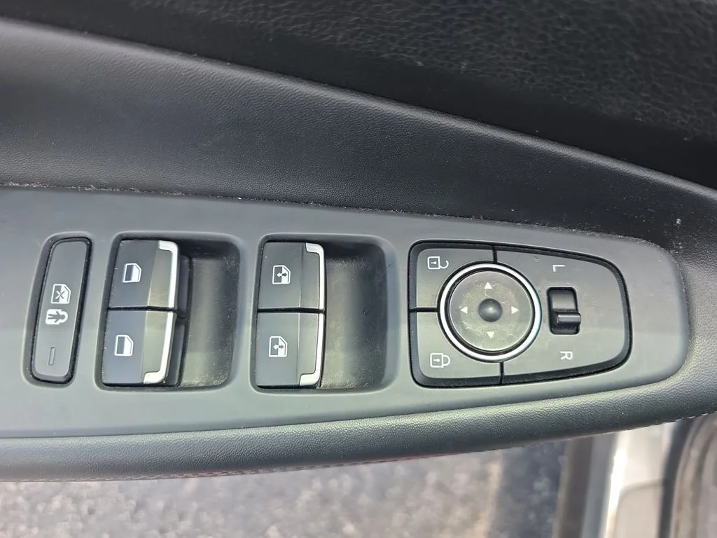 Used 2023 Gray Hyundai SEL image 21